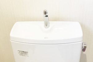 トイレタンクの手洗い蛇口の取り外し方と掃除方法